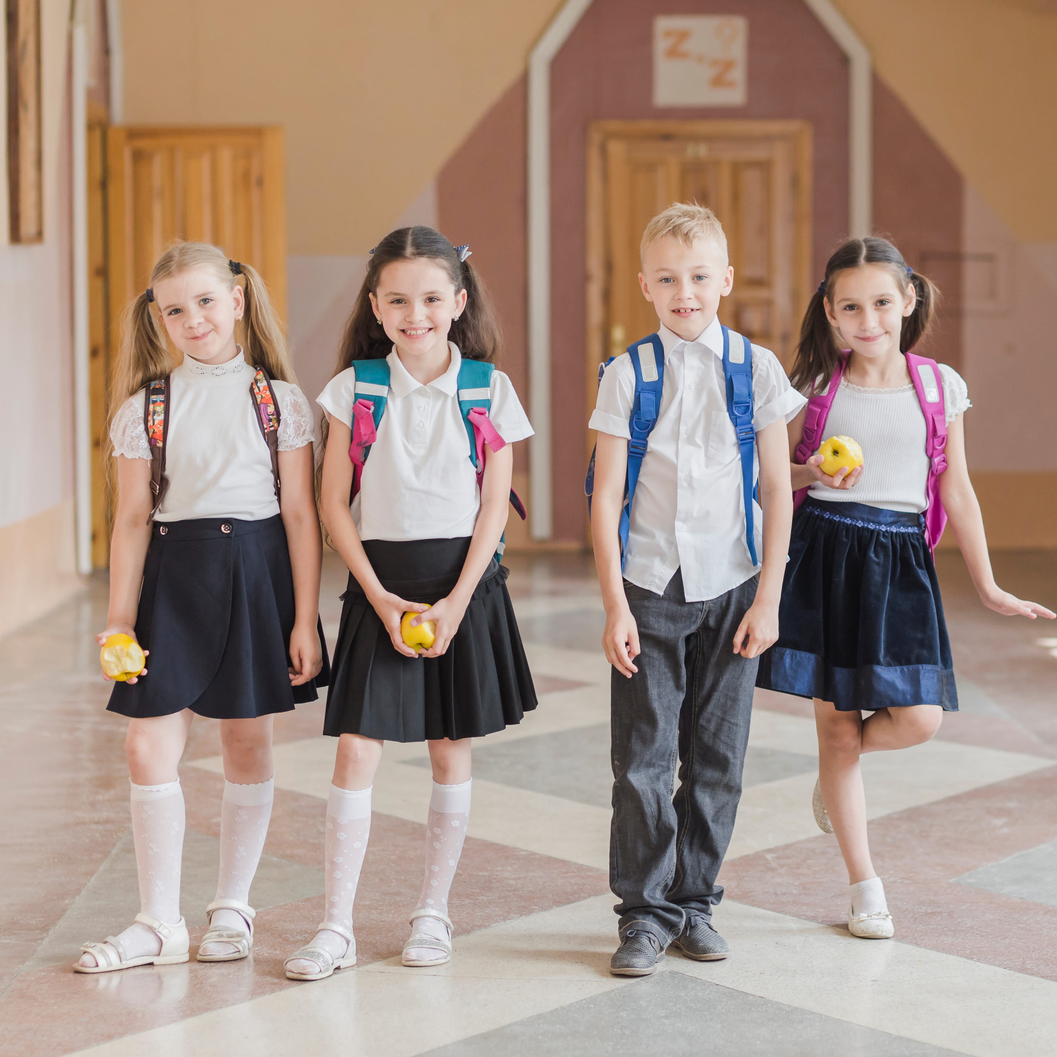 Étudiants en uniforme scolaire